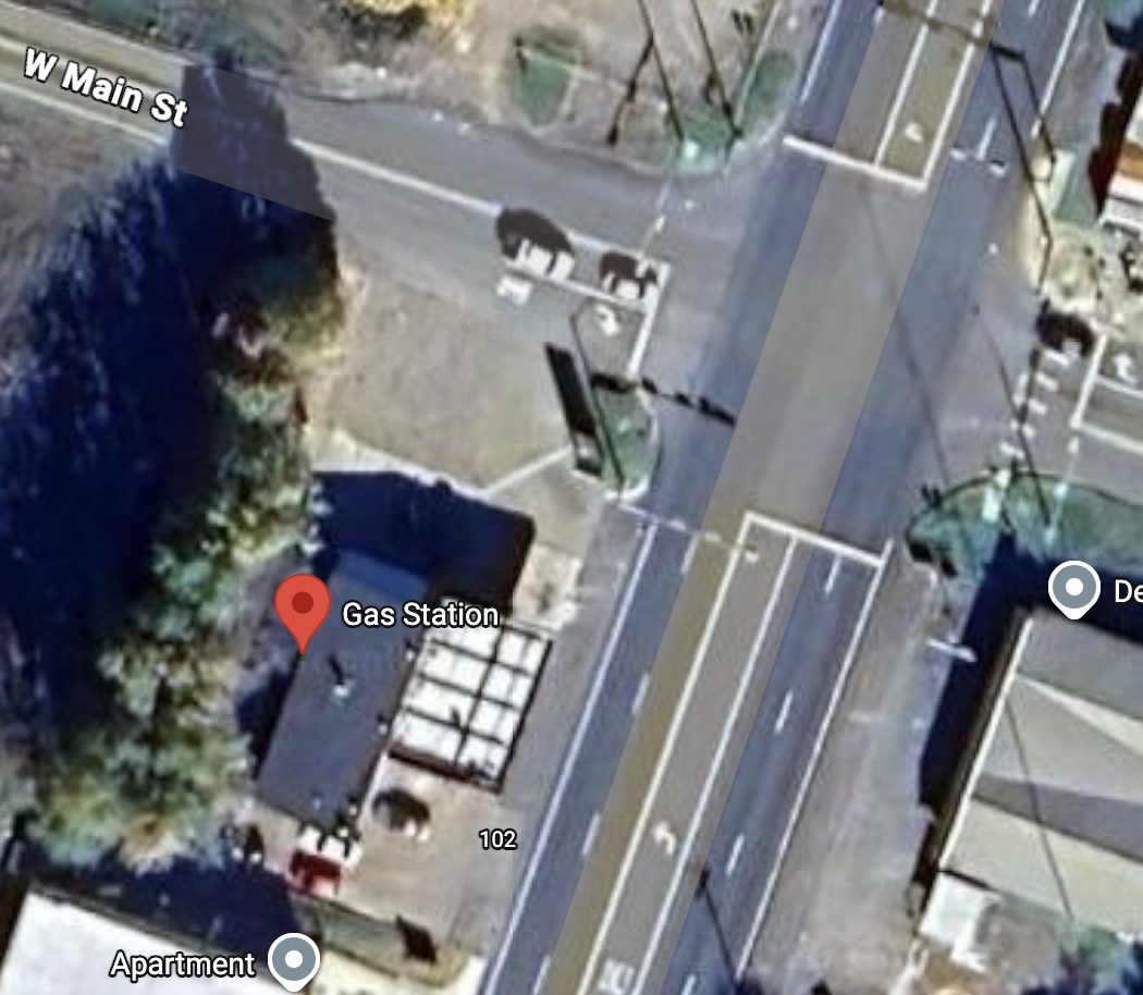 Aerial view of the parcel at the signalized Main St crossing